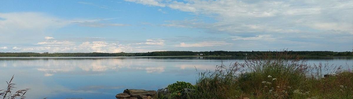 Image of an Inland lake.