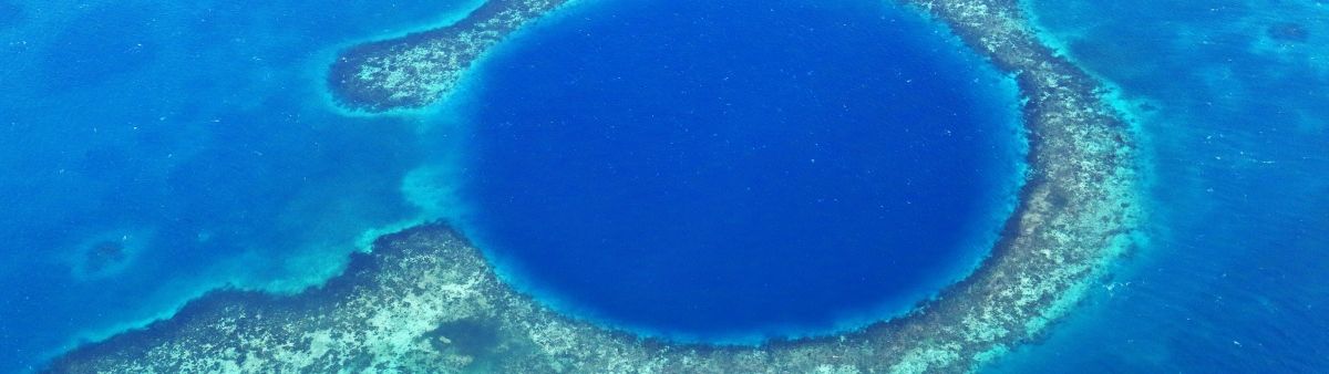 Great blue hole in Belize